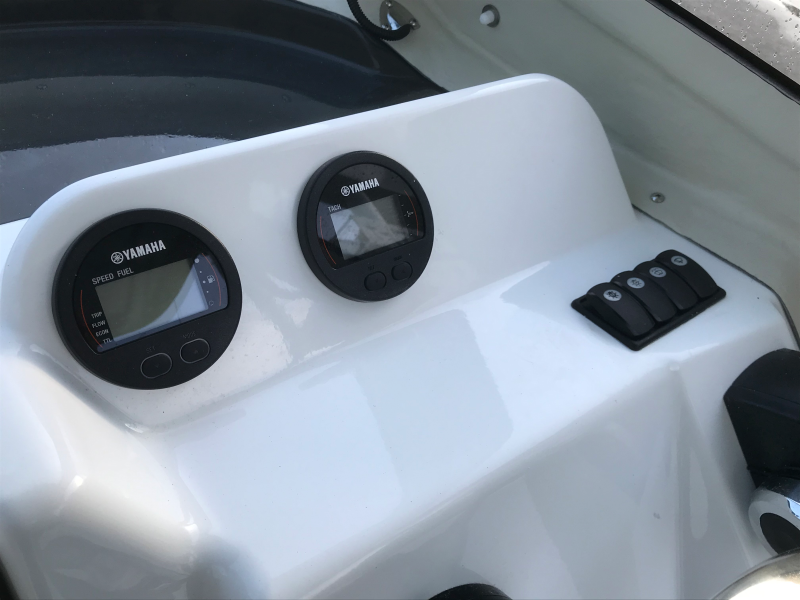 新艇中古艇販売