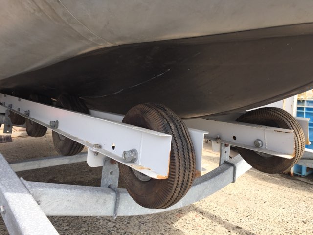 新艇中古艇販売