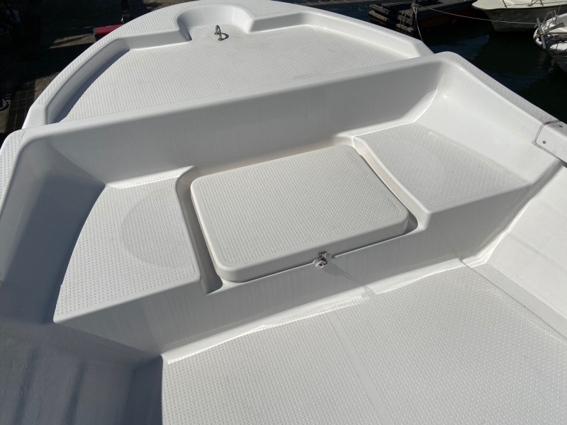 新艇中古艇販売