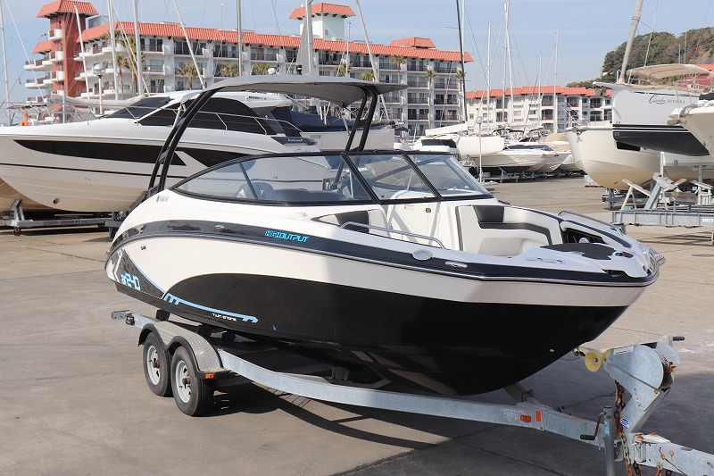 新艇中古艇販売