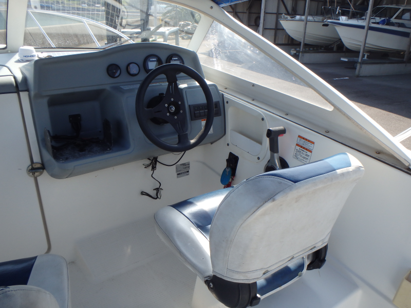 新艇中古艇販売