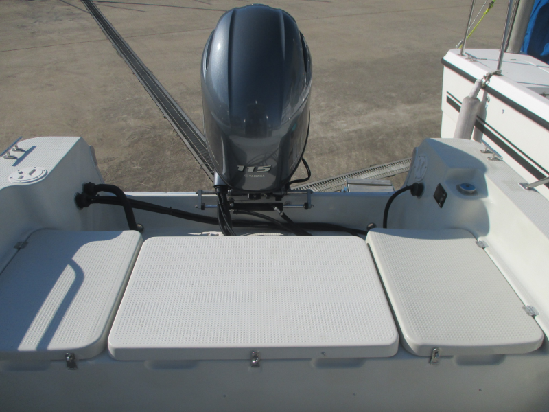 新艇中古艇販売