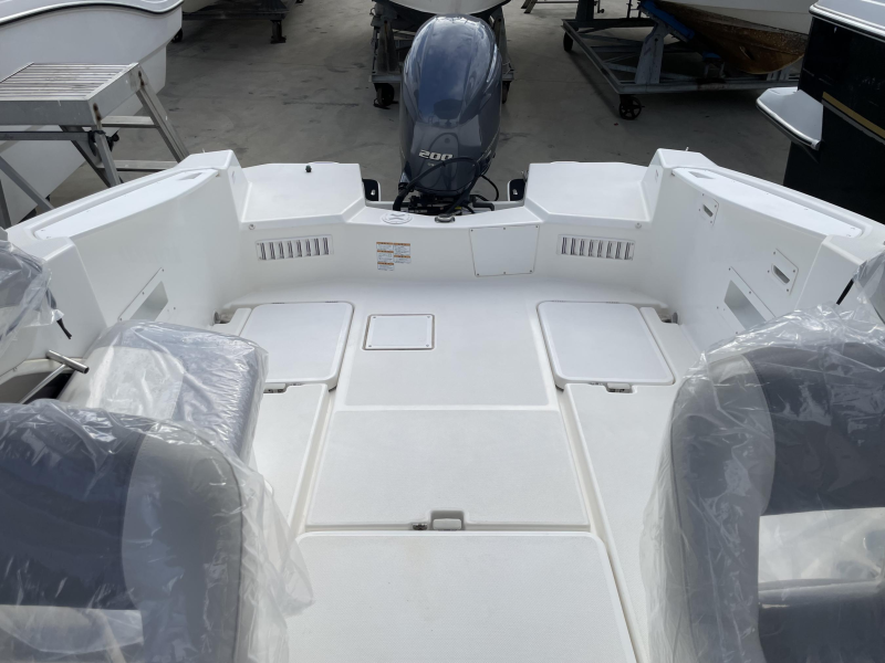 新艇中古艇販売