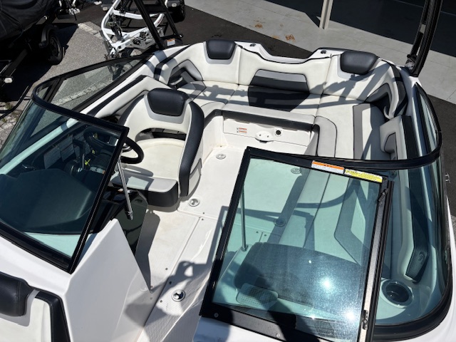 新艇中古艇販売