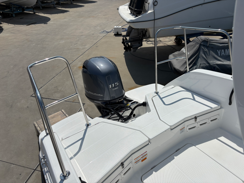 新艇中古艇販売