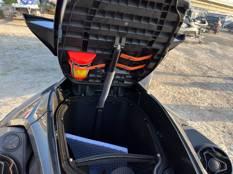 新艇中古艇販売