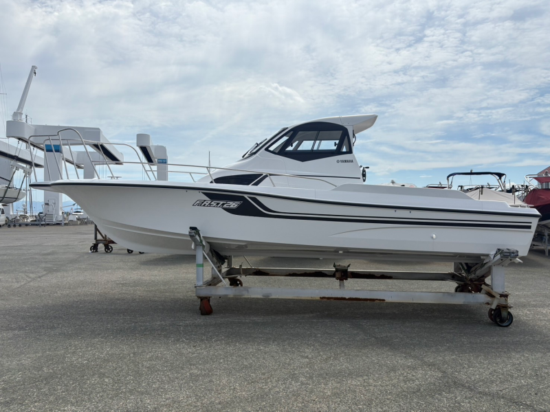 新艇中古艇販売