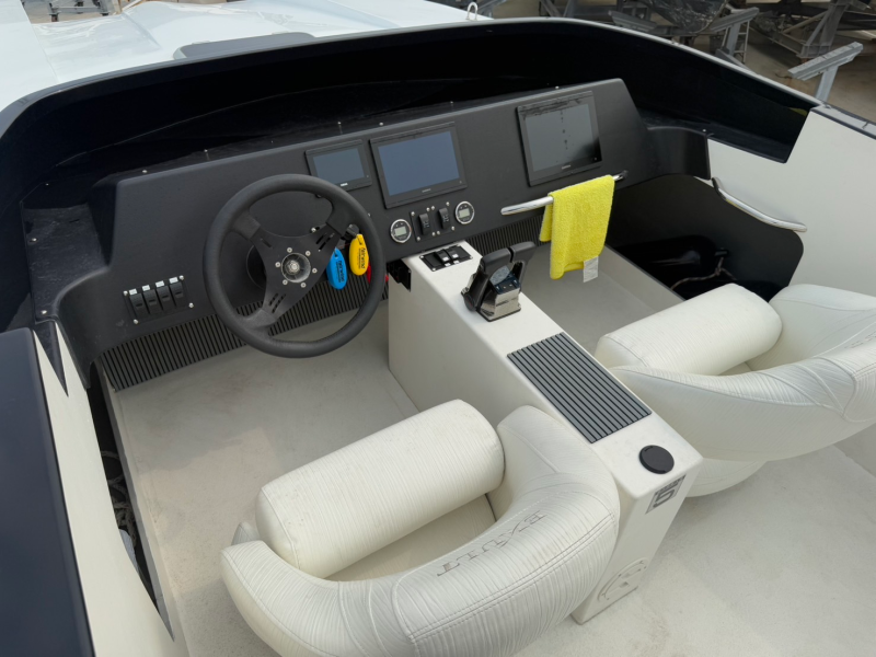 新艇中古艇販売