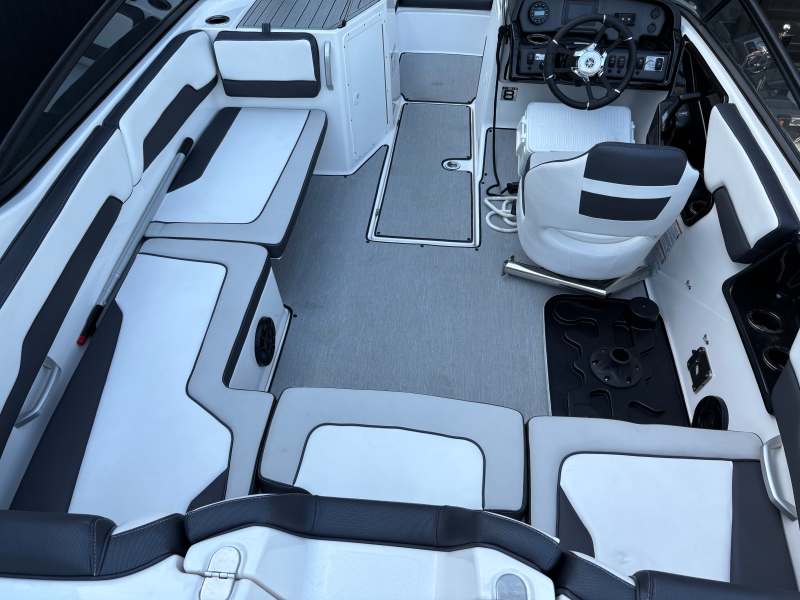 新艇中古艇販売