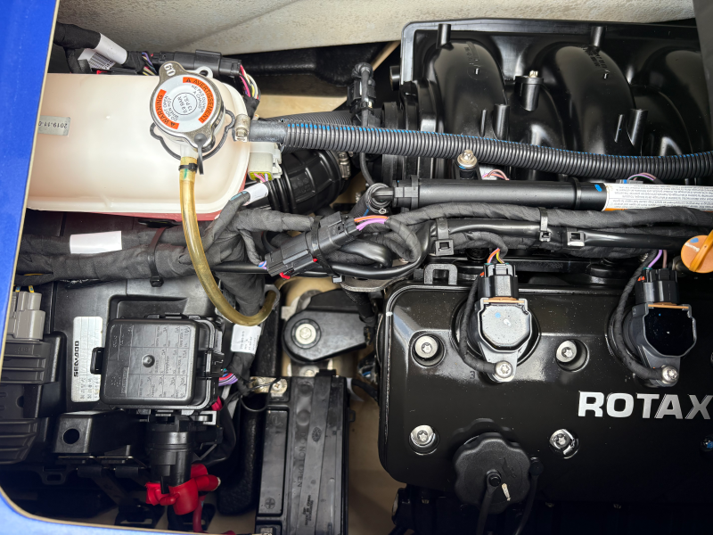 新艇中古艇販売