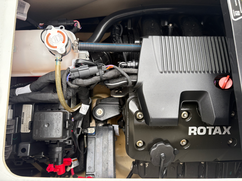 新艇中古艇販売