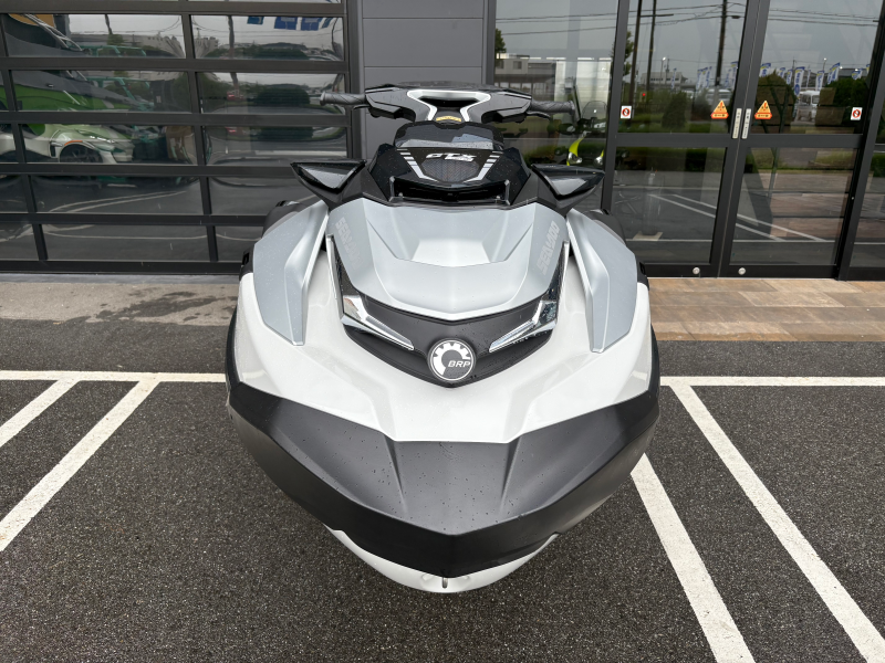 新艇中古艇販売