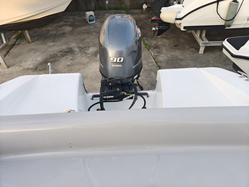 新艇中古艇販売