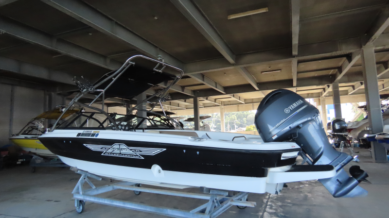 新艇中古艇販売