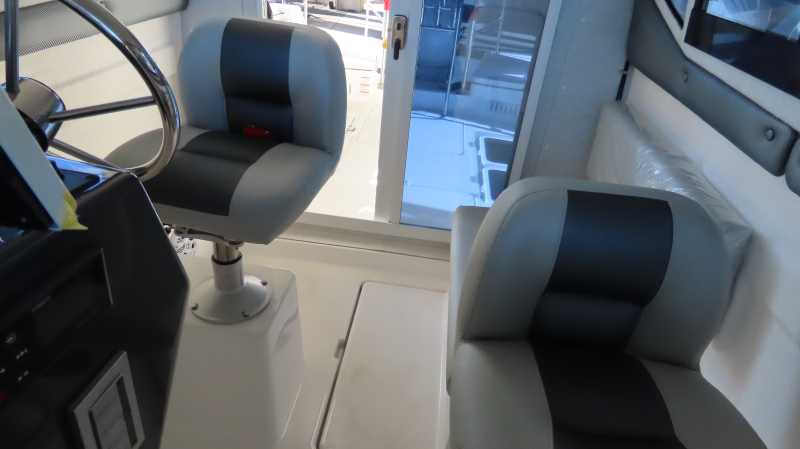 新艇中古艇販売