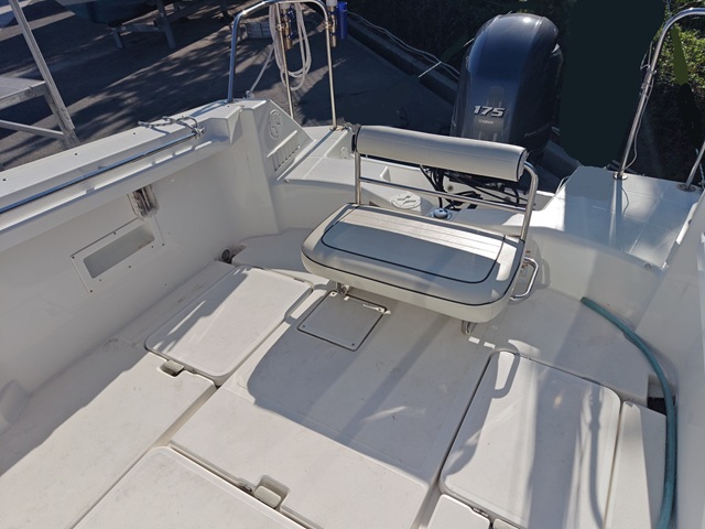 新艇中古艇販売