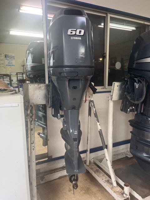 新艇中古艇販売