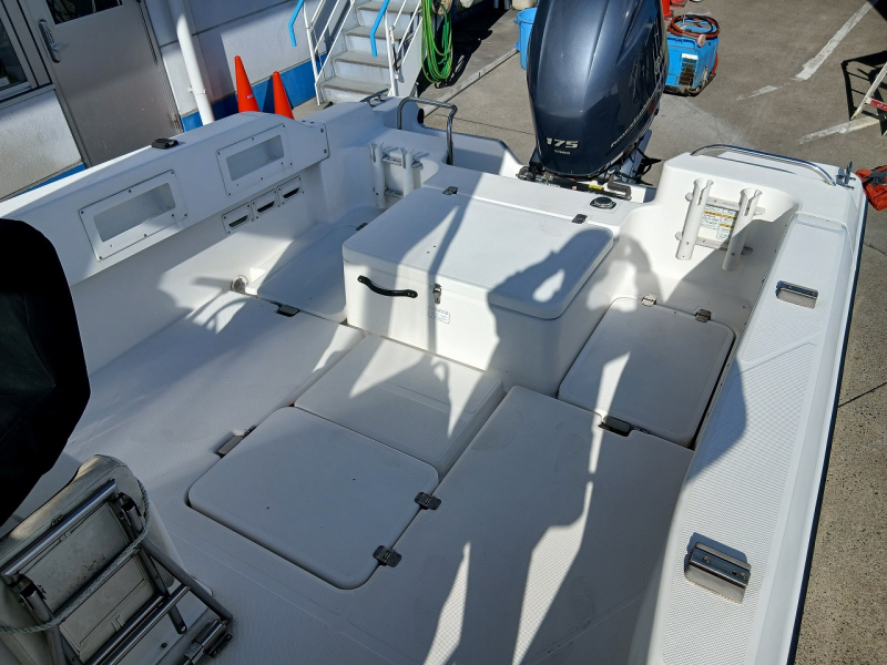 新艇中古艇販売