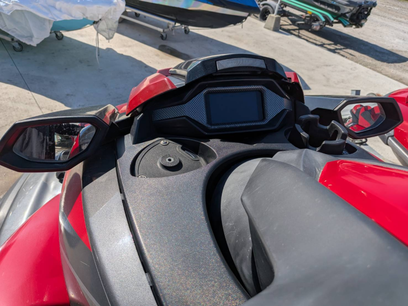 新艇中古艇販売