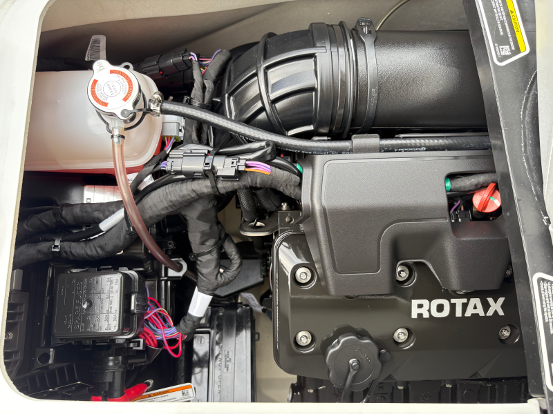 新艇中古艇販売