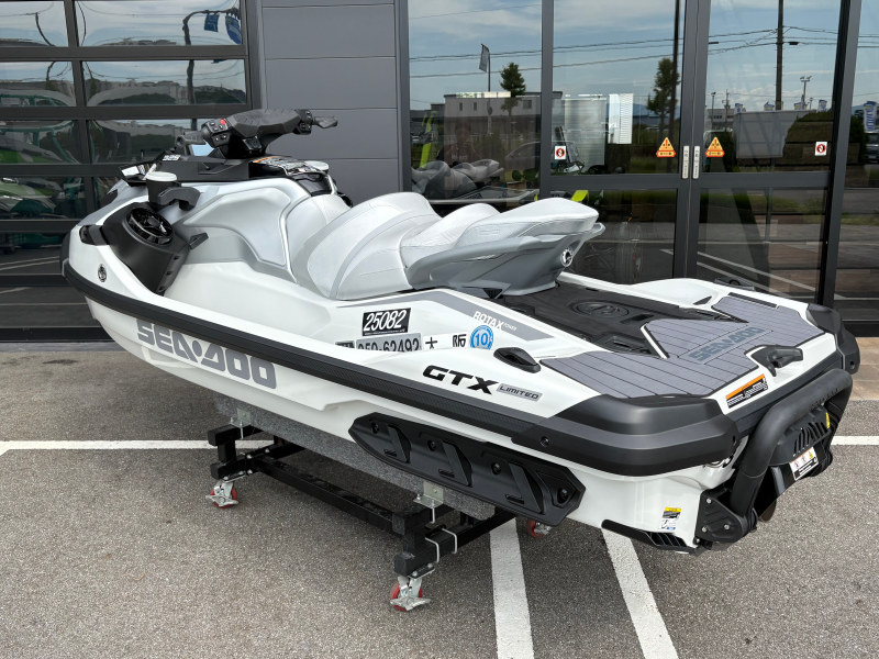 新艇中古艇販売