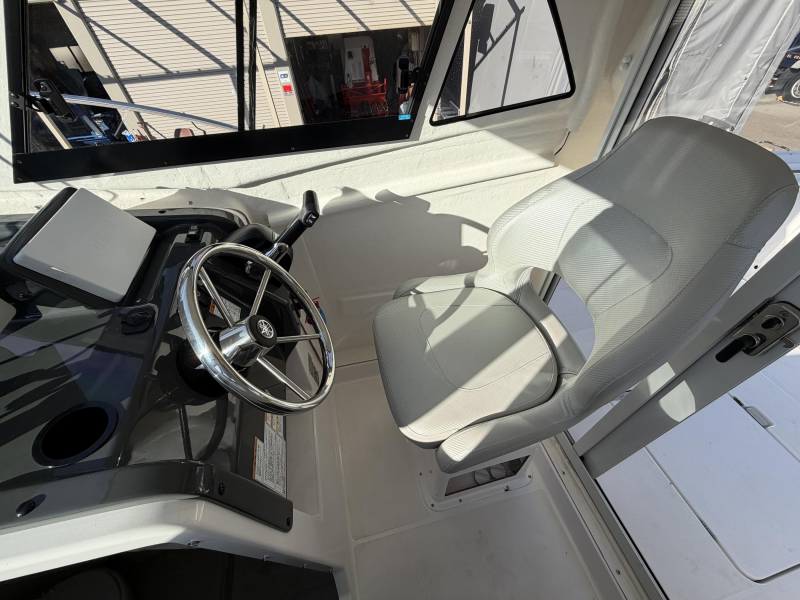 新艇中古艇販売