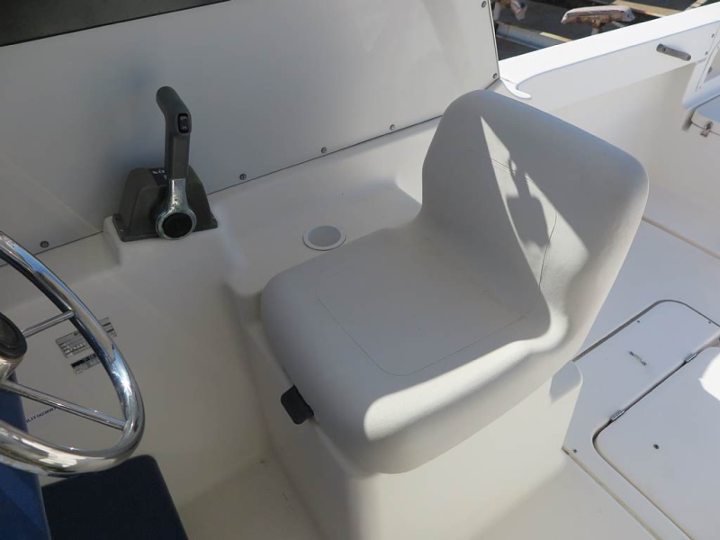 新艇中古艇販売