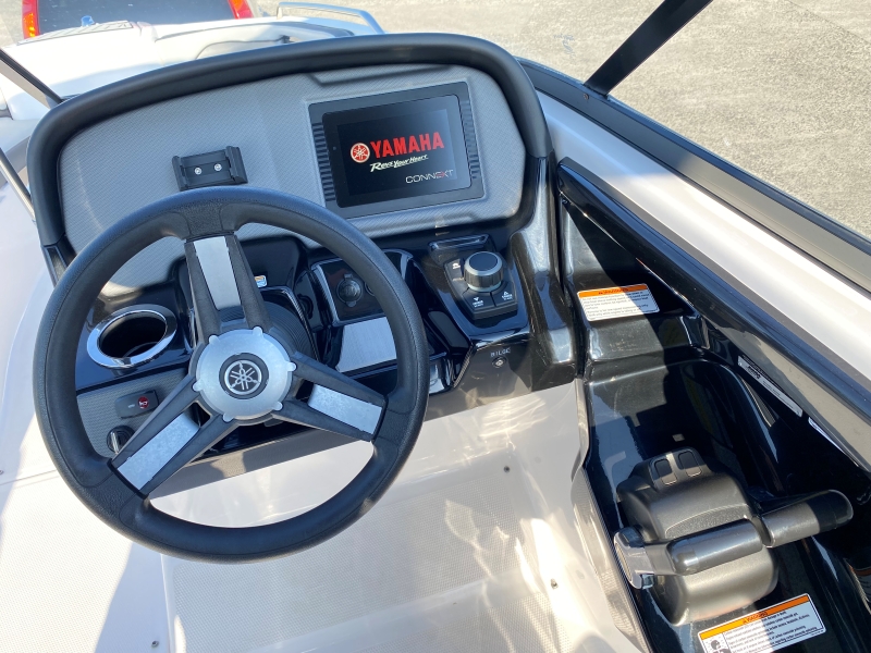 新艇中古艇販売