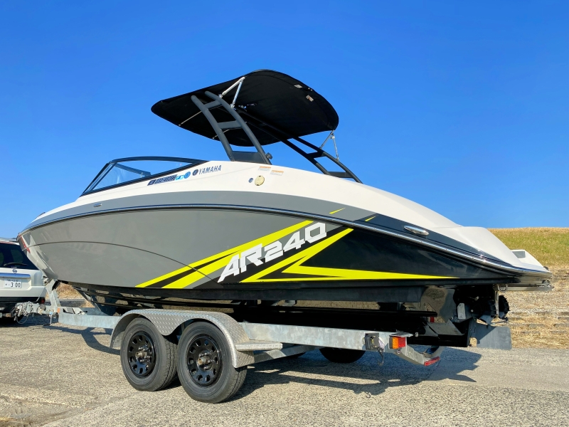 新艇中古艇販売